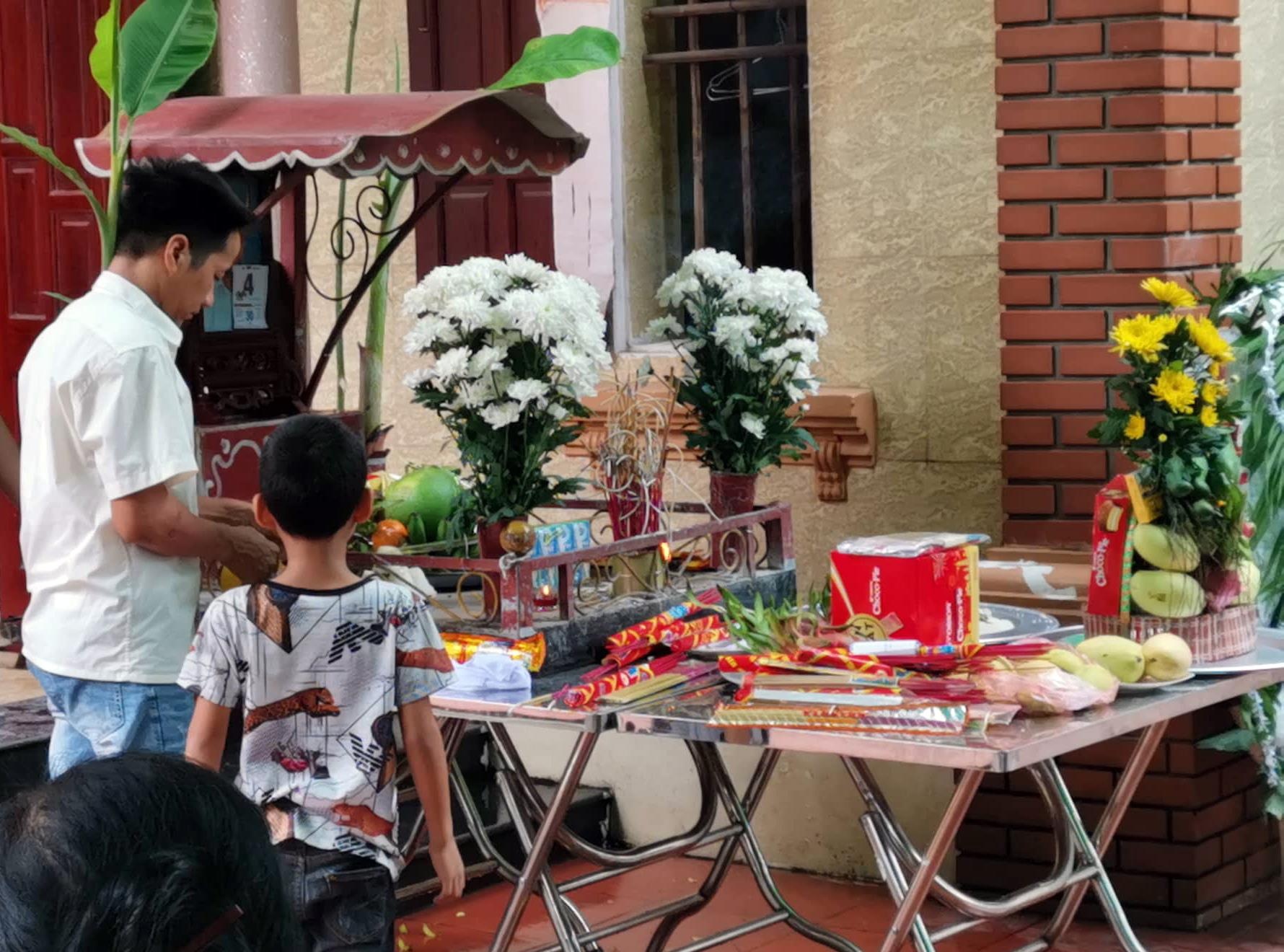 Dan cho can chet be trai anh 3