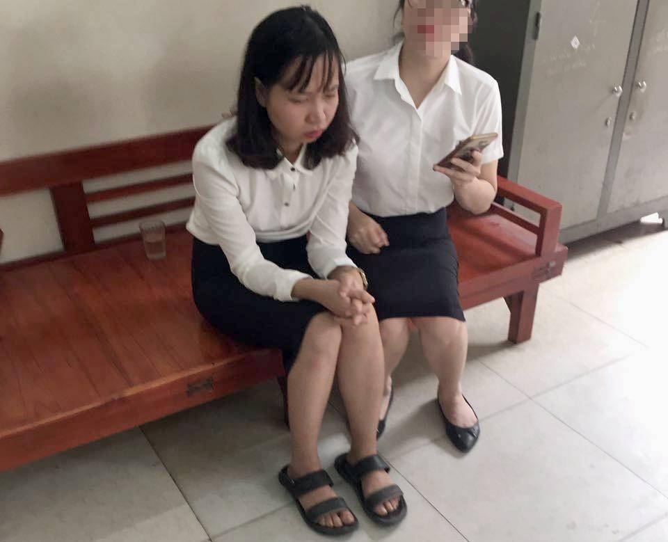 Nữ tài xế Mercedes tông xe máy ảnh 1 Nu tai xe Mercedes tong xe may anh 1