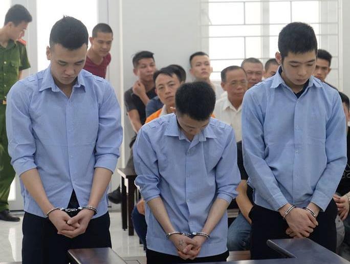 Bon ten trom cho ham hiep 2 thieu nu di choi khuya hinh anh