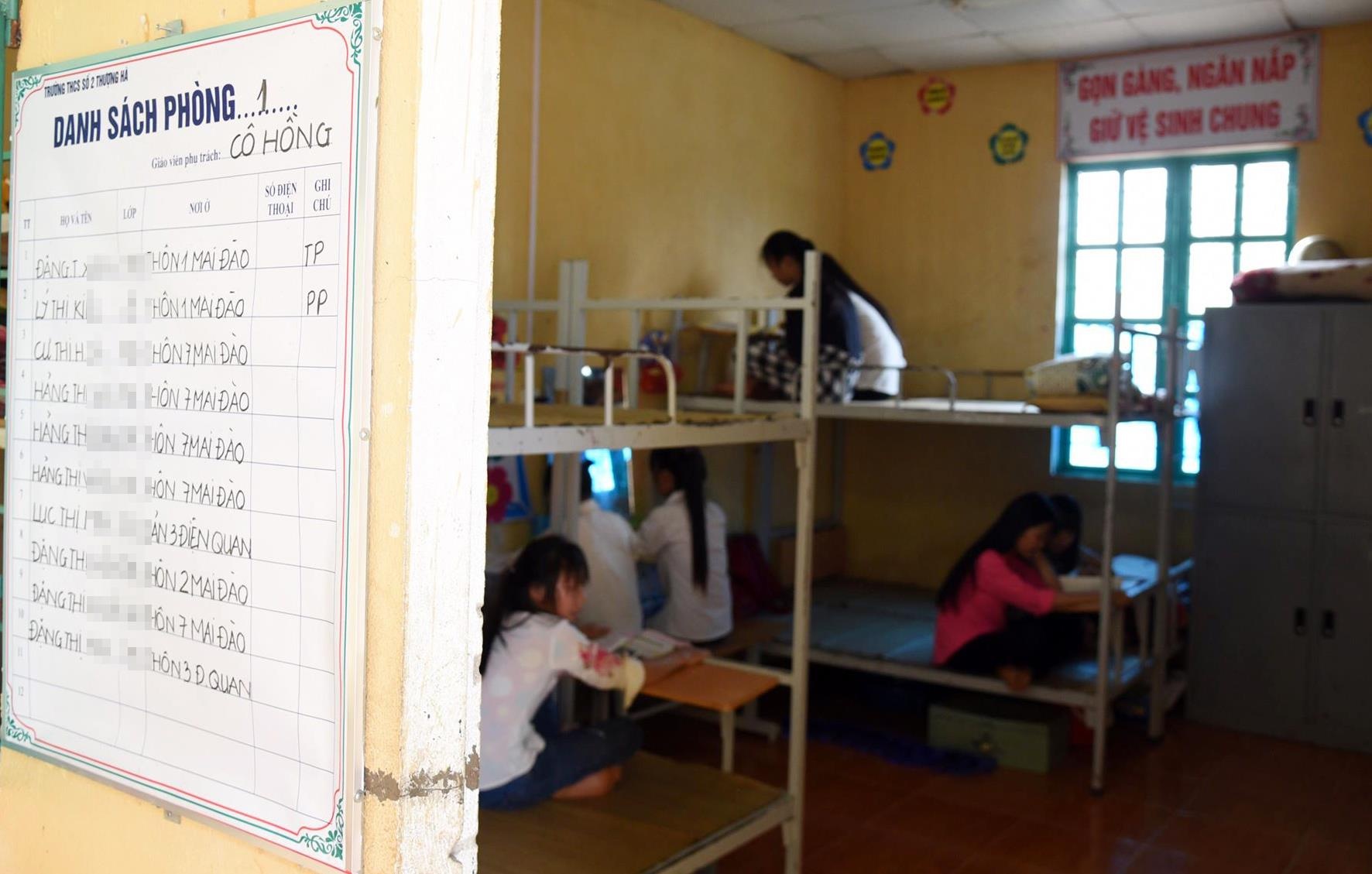 Hieu truong noi ve vu nu sinh lop 8 mang bau: 'Ai cung soc' hinh anh