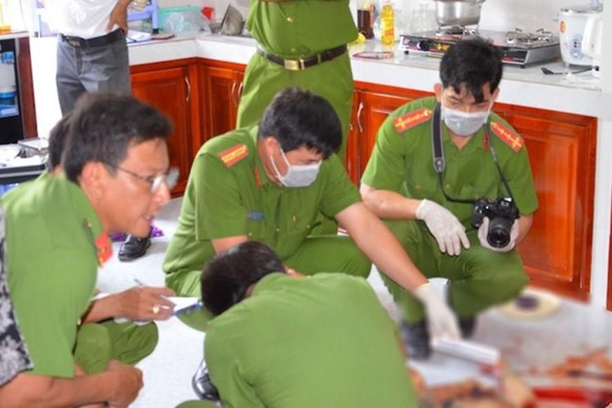 Ong lao danh chet con trai uong ruou roi den cong an tu thu hinh anh