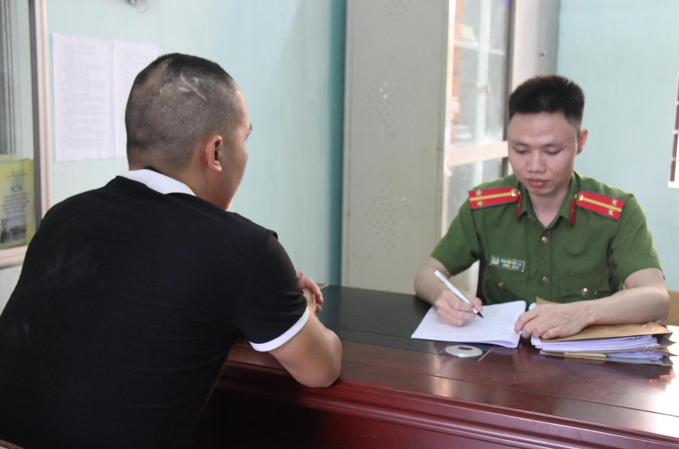 Thai nhi trong bung nu sinh lop 8 co quan he huyet thong voi thay giao hinh anh