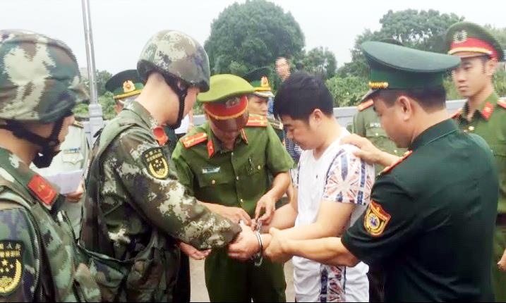 Truy na quoc te bi can anh 4