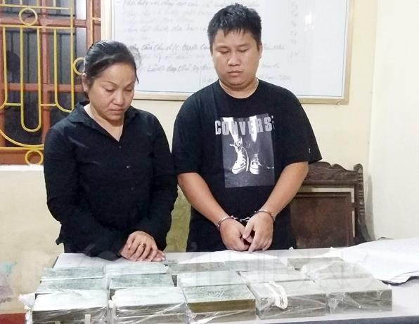 Hai mẹ con vận chuyển ma túy ảnh 1 Hai me con van chuyen ma tuy anh 1