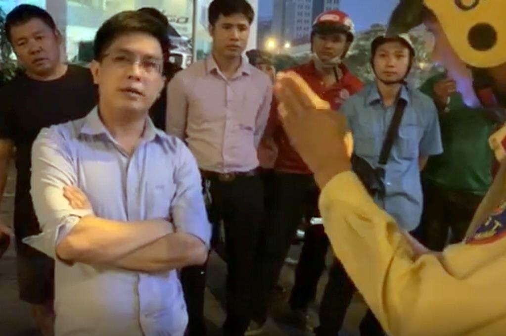 Tai xe bi phat 17 trieu vi tu choi kiem tra nong do con hinh anh