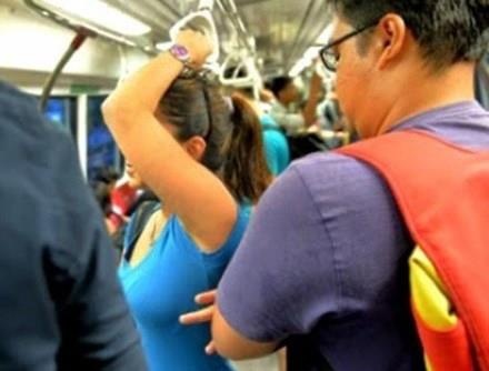 3 lan so nguc phu nu tren xe buyt, nguoi dan ong bi phat 200.000 dong hinh anh