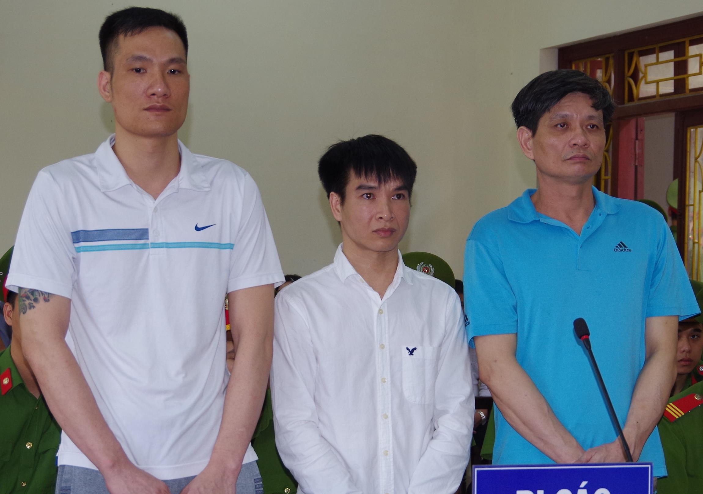 Y an tu hinh sat thu ban giam doc doanh nghiep bang 6 vien dan hinh anh