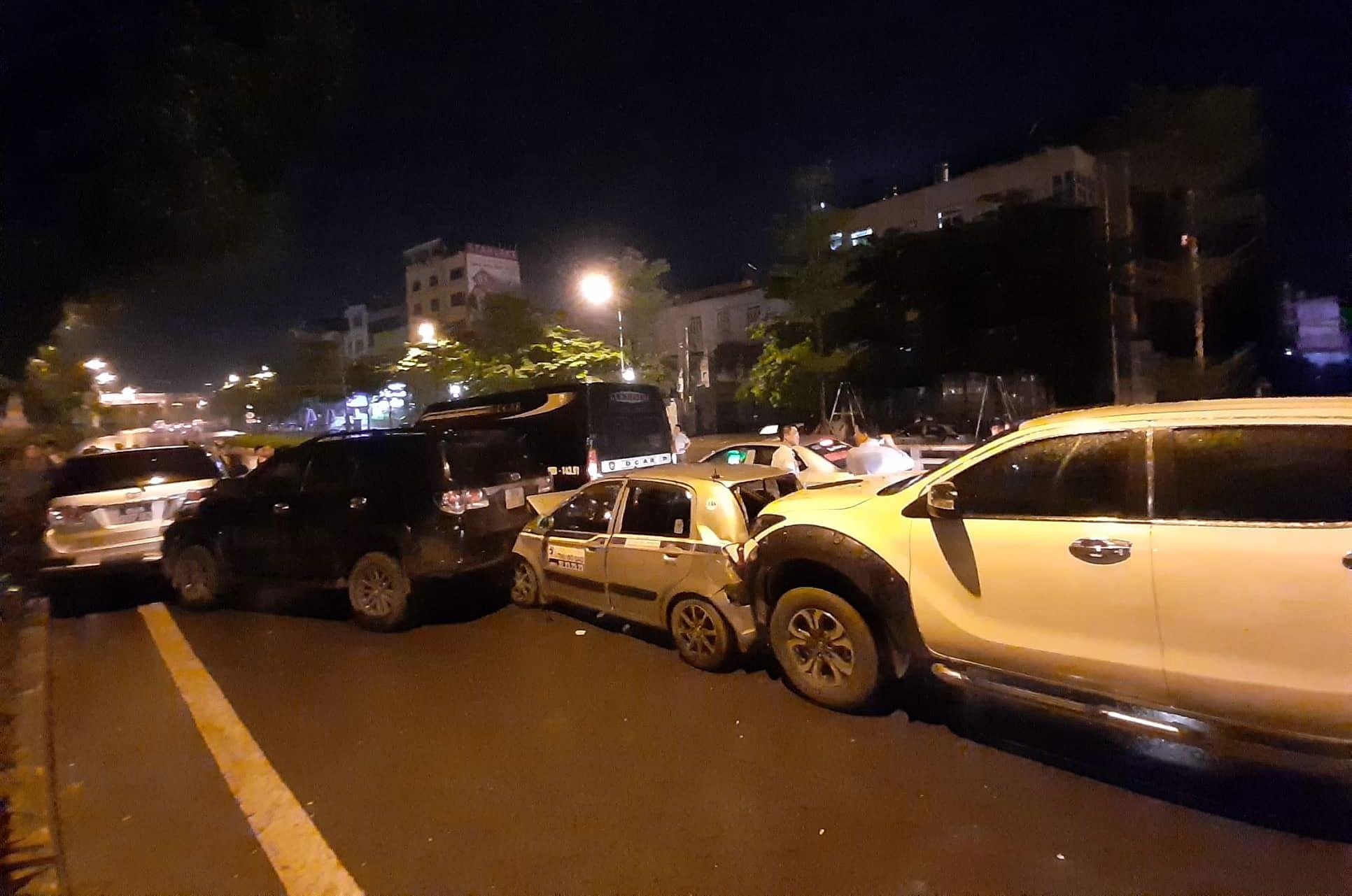 Tai nạn ôtô liên hoàn ảnh 1 Tai nan oto lien hoan anh 1