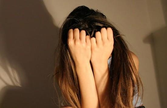 Nu sinh 15 tuoi to bi chu hieu thuoc sam so hinh anh