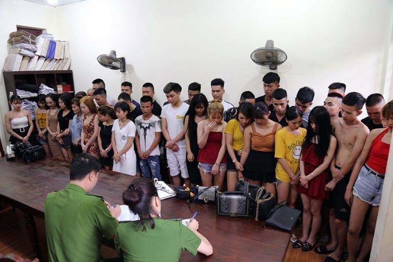 Sử dụng ma túy trong quán karaoke ảnh 1 Su dung ma tuy trong quan karaoke anh 1