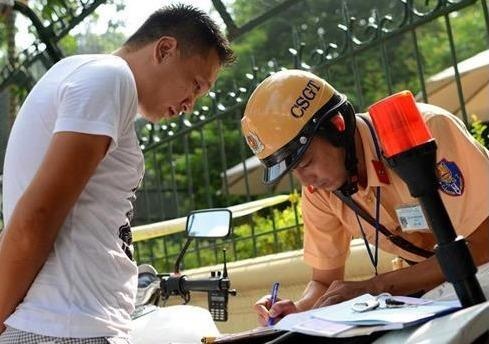 De xuat cong khai ten CSGT, so dien thoai don vi tuan tra kiem soat hinh anh