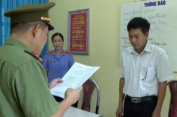 Gian lan thi o Son La: Truy to 8 bi can, nguoi nho nang diem vo can hinh anh