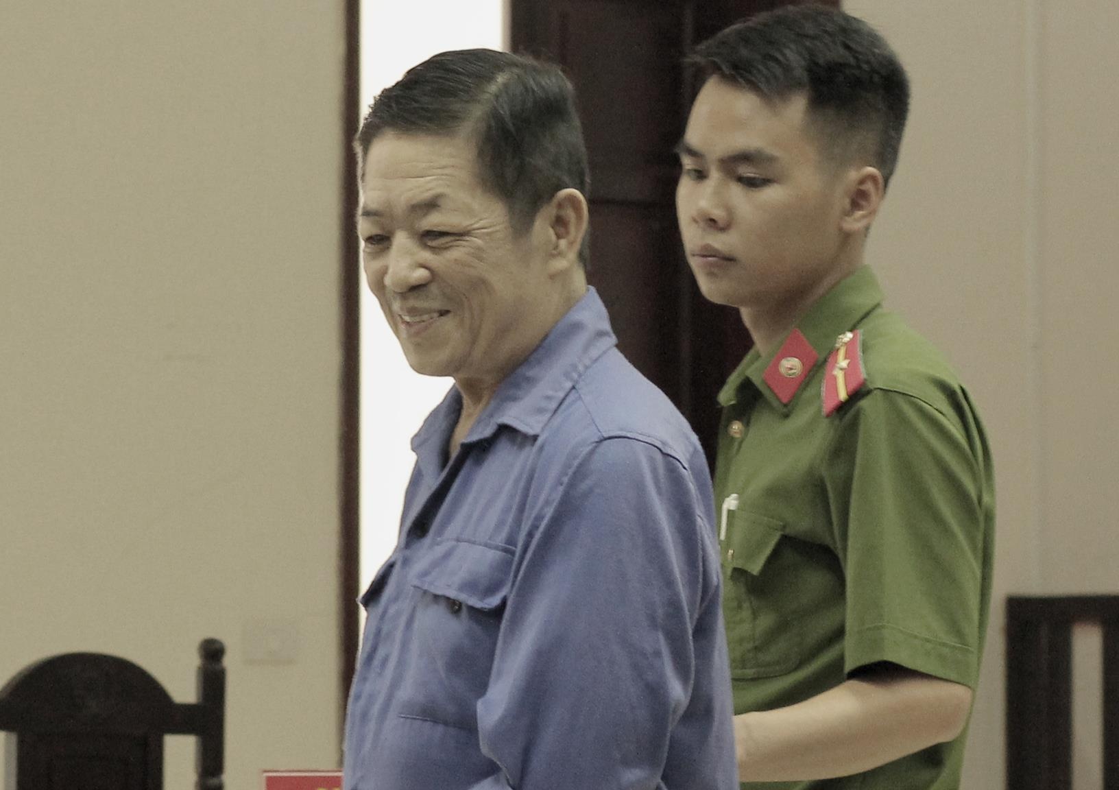 Nan nhan bang bao ke 'Hung Kinh' 2 lan muon tu tu? hinh anh