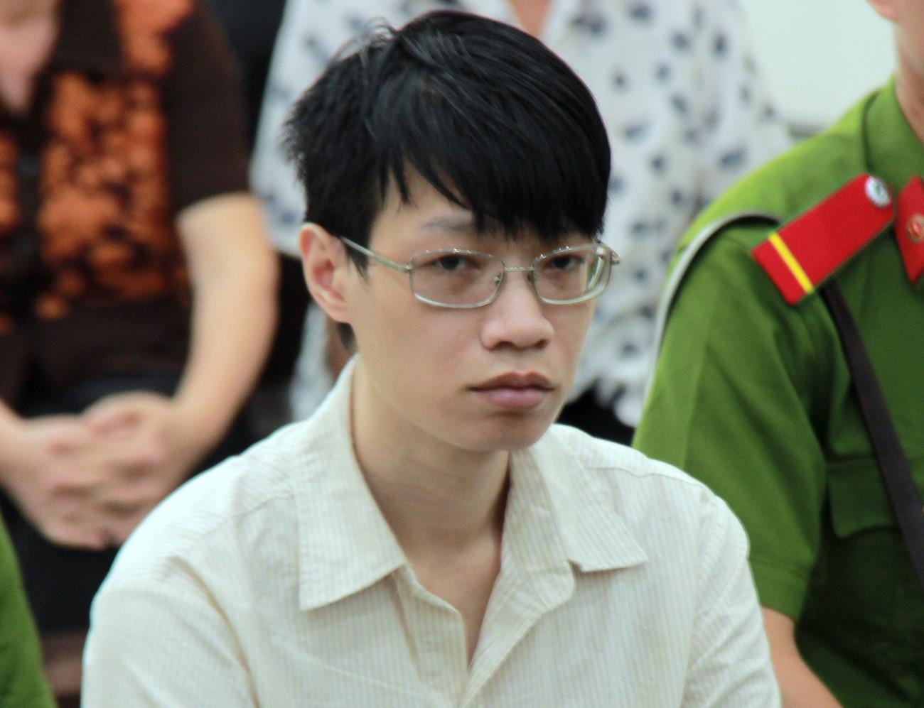 Chan dung ke nghien phim doi truy, sat hai nu sinh dien anh hinh anh