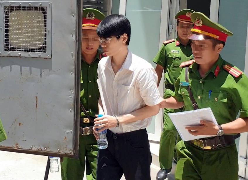 Tu hinh ga nghien 'phim den', sat hai nu sinh dien anh hinh anh