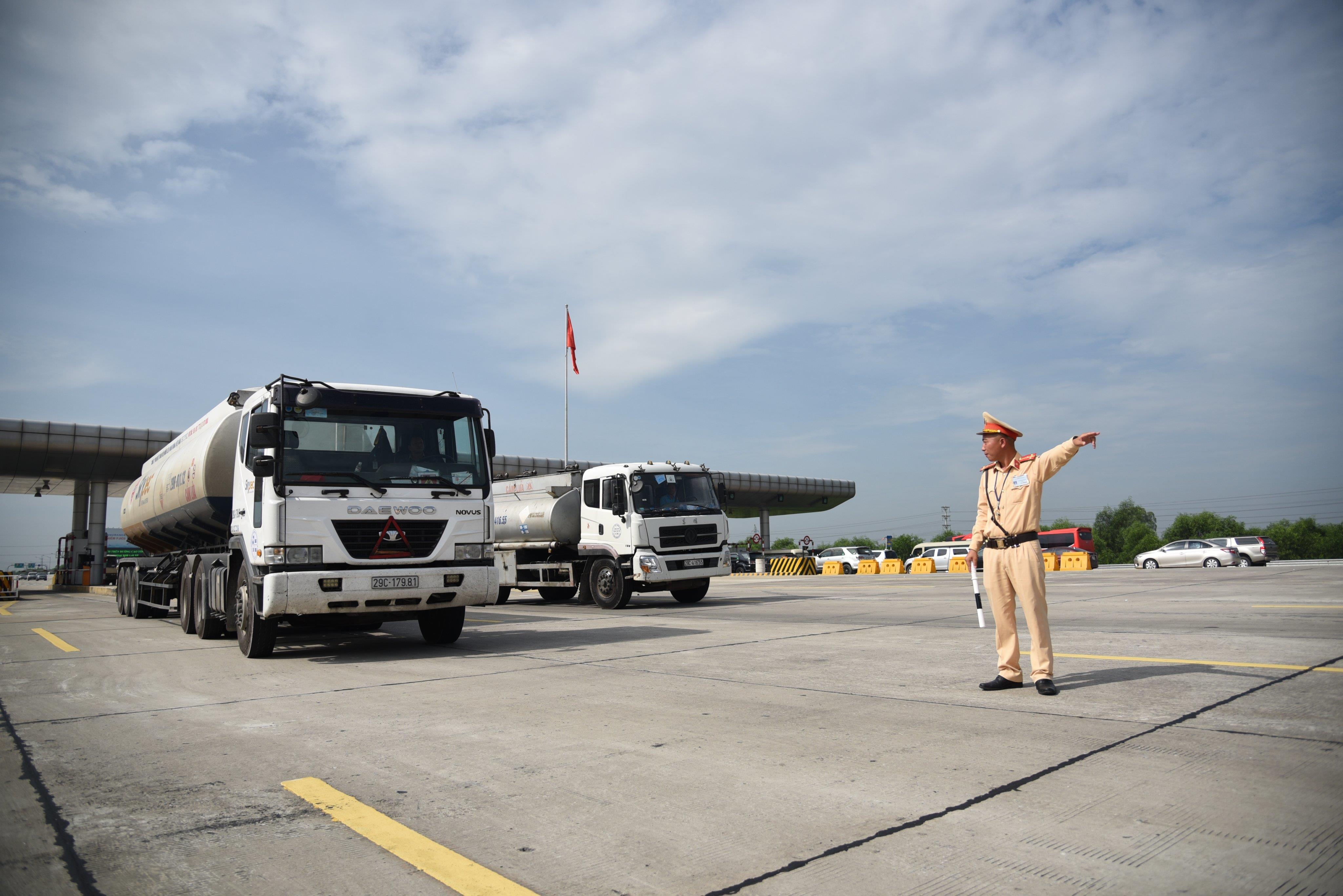 tong kiem tra oto tren cao toc anh 6