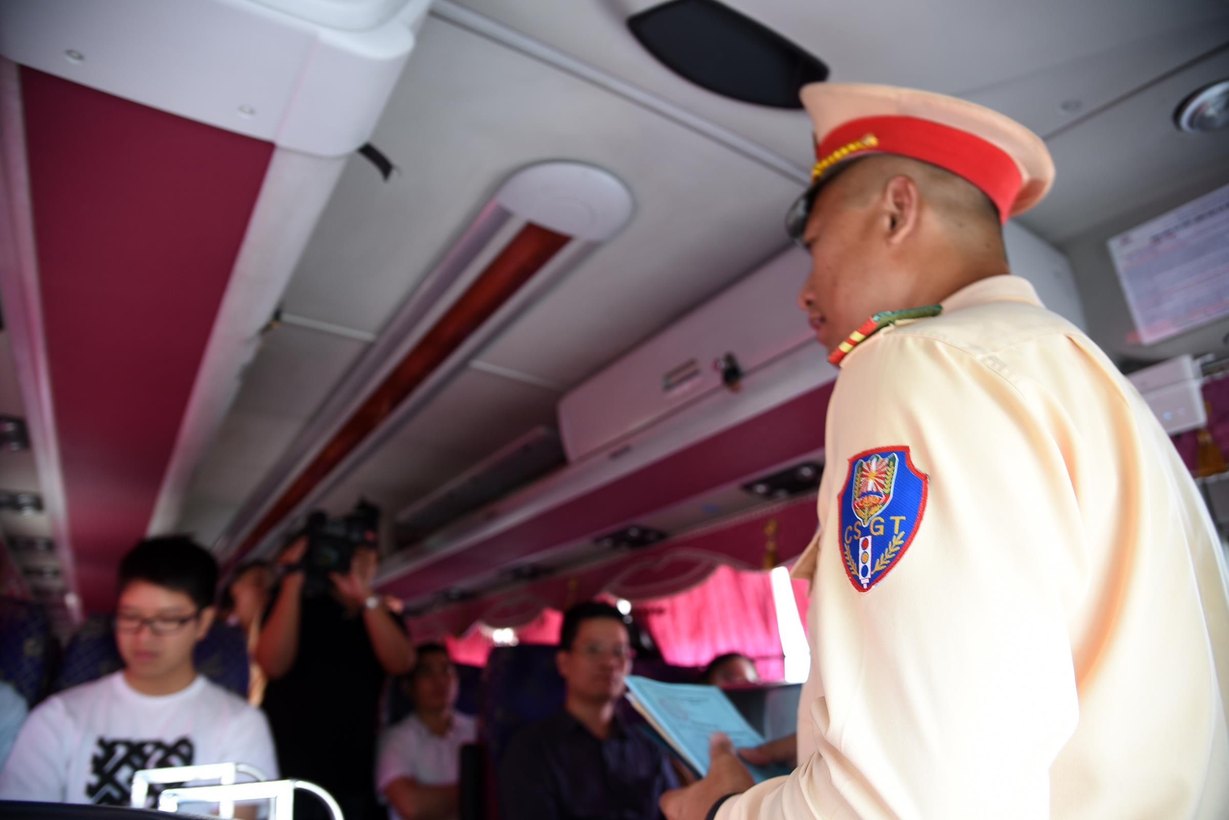 tong kiem tra oto tren cao toc anh 8