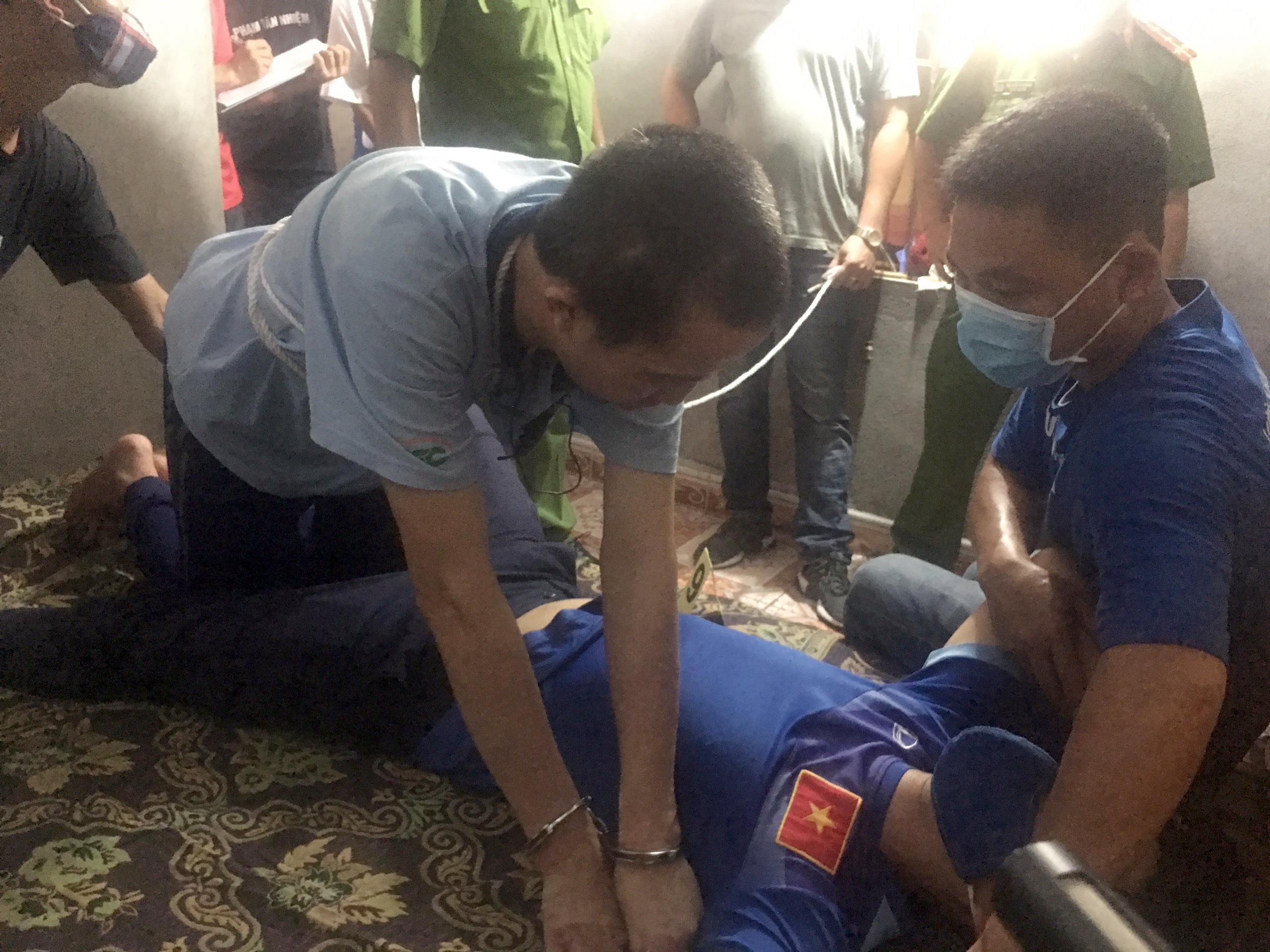 Cac bi can binh tinh thuc nghiem vu sat hai nu sinh di giao ga hinh anh