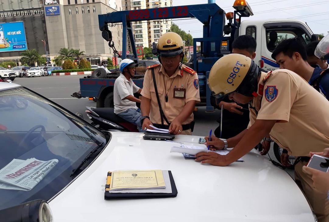 CSGT tạm giữ ôtô ảnh 3 CSGT tam giu oto anh 3