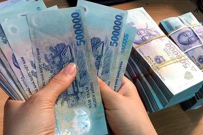 Nguoi tong tien CSGT bi tam giu hinh anh