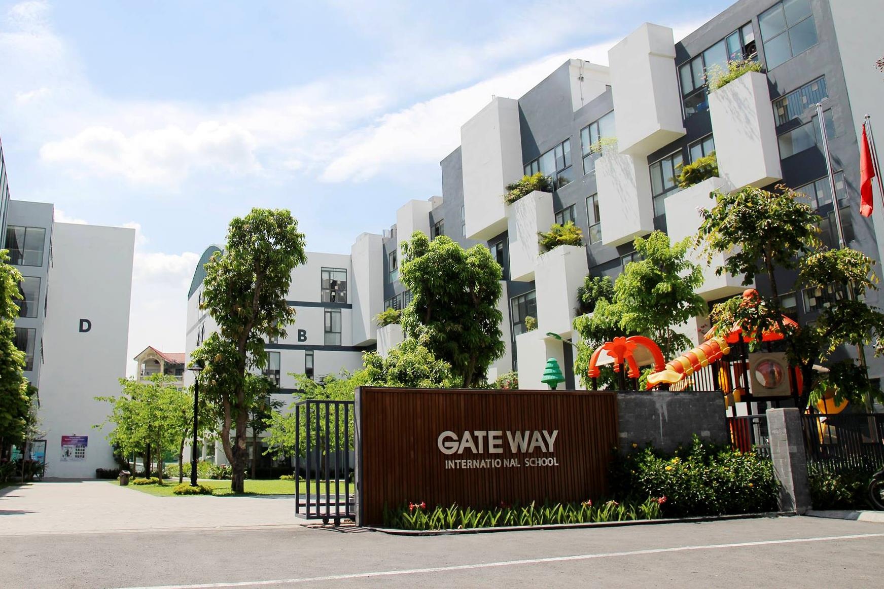 Vu be lop 1 truong Gateway: Khong kiem tra xe, khong bao gia dinh hinh anh