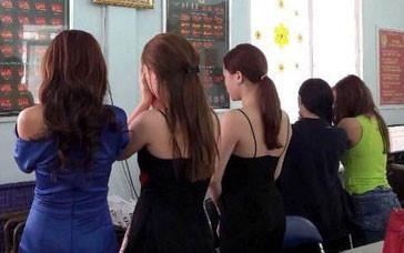 Má mì môi giới mại dâm ngoại quốc ảnh 1 Ma mi moi gioi mai dam ngoai quoc anh 1