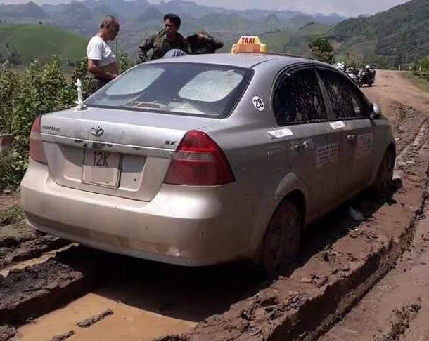 Cuoc goi cua ong lai do lo 3 nghi pham giet tai xe taxi, phi tang xac hinh anh