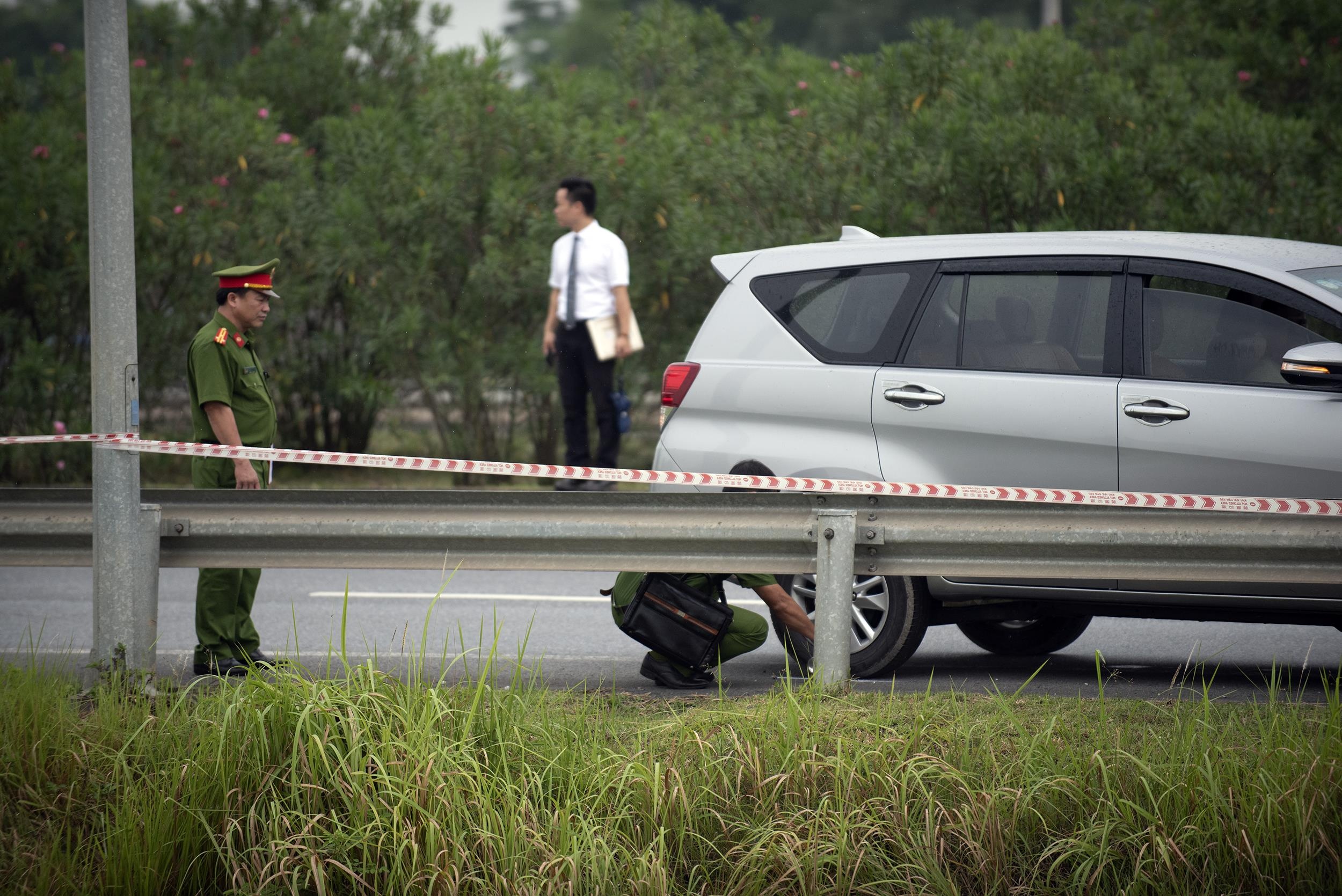 Xe container dam Innova di lui cao toc anh 6