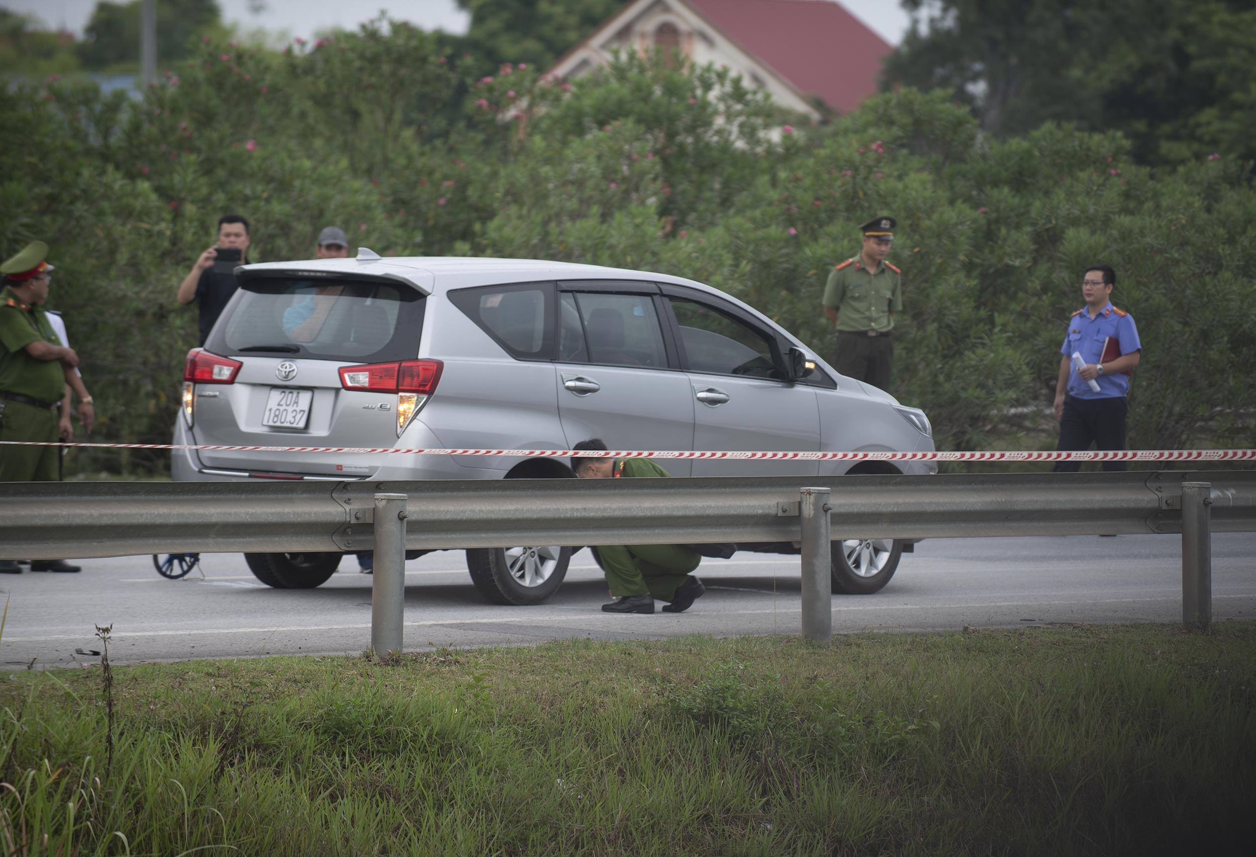 Xe container dam Innova di lui cao toc anh 7