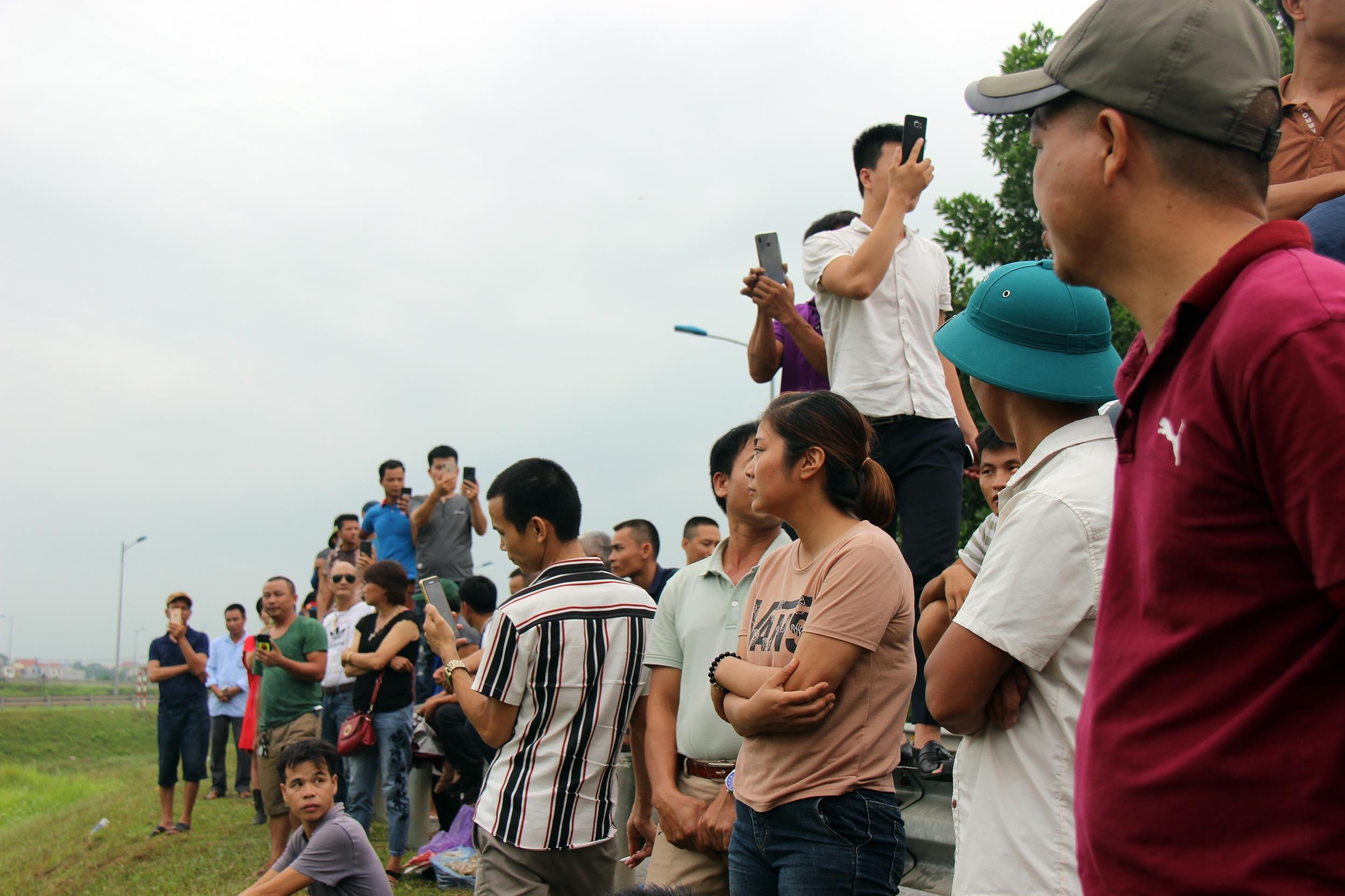 Xe container dam Innova di lui cao toc anh 10