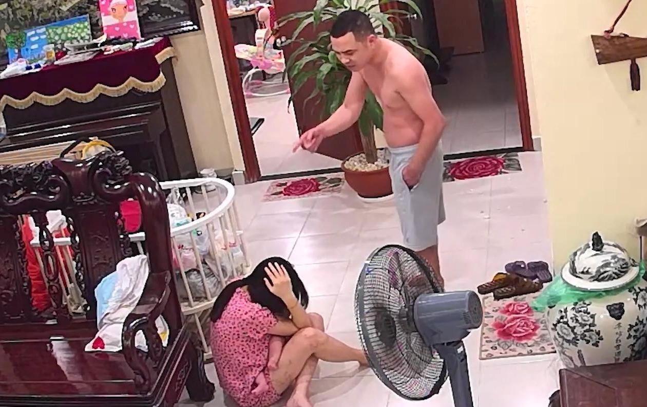 Nguoi vo bi chong 'vo su' danh dap rut don to cao, xin hoa giai hinh anh