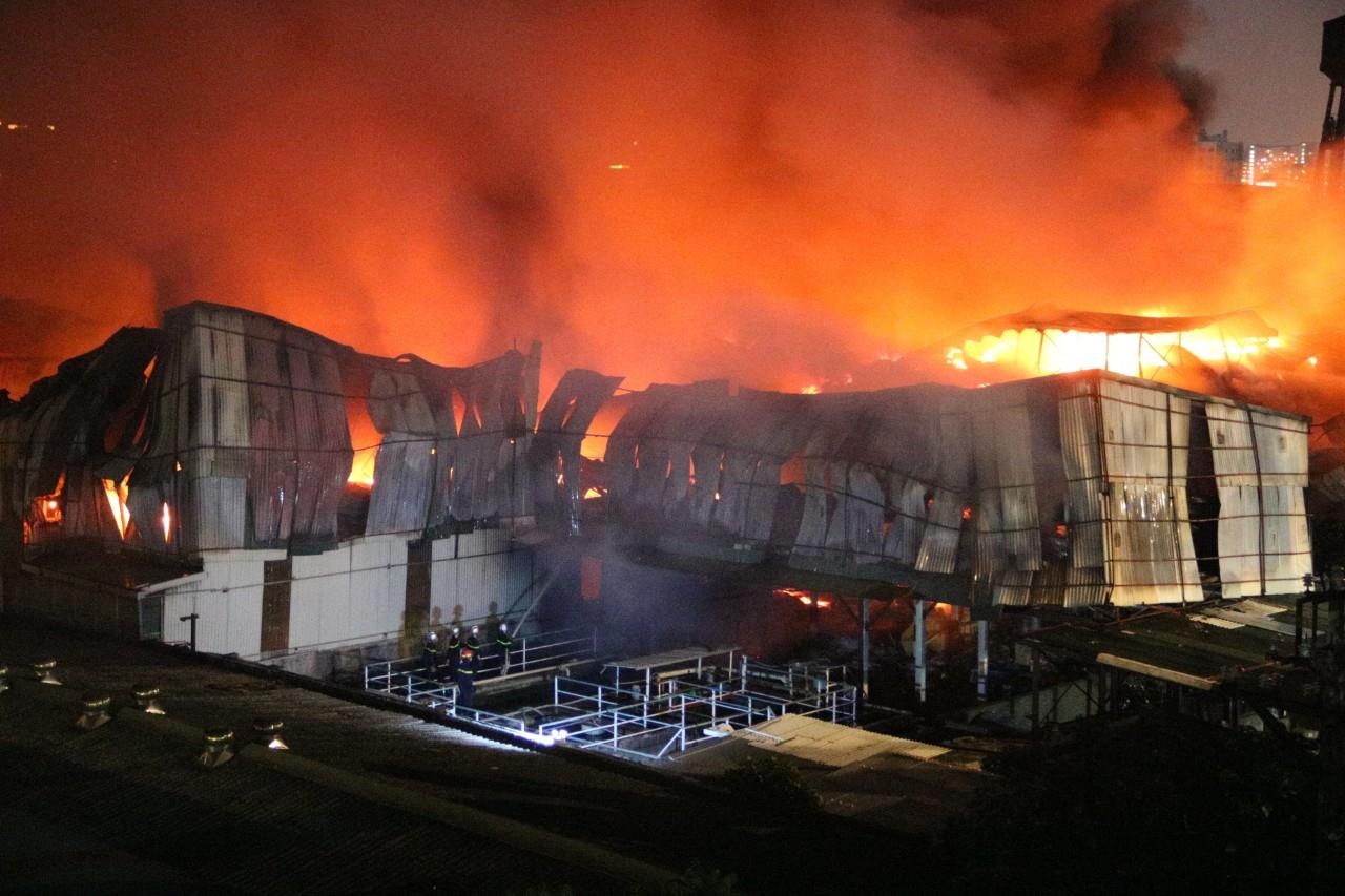 Cong ty bong den Rang Dong thiet hai khoang 150 ty sau vu chay hinh anh