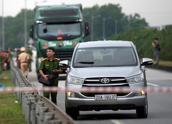 Tai xe xe container dam Innova di lui tiep tuc bi de nghi truy to hinh anh
