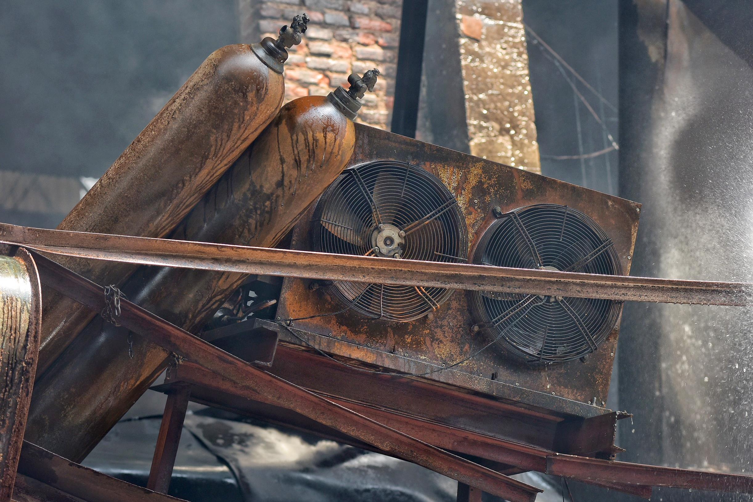 Ai phai boi thuong cho nguoi dan sau vu chay o Rang Dong? hinh anh