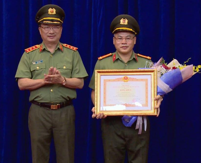 Cục trưởng cảnh sát kinh tế ảnh 1 Cuc truong canh sat kinh te anh 1