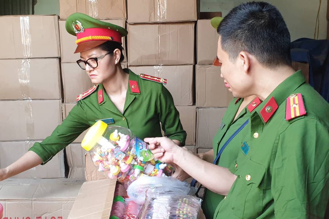 50 tấn bánh kẹo ảnh 1 50 tan banh keo anh 1