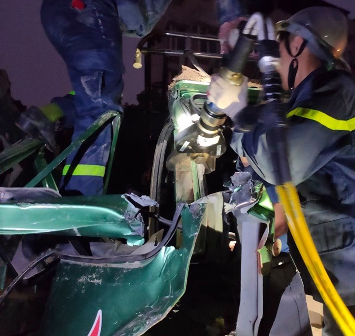 cat cabin xe tai cuu tai xe sau tai nan lien hoan anh 1