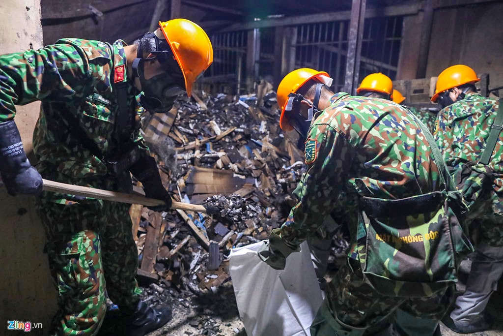 Thuy ngan ro ri o Rang Dong anh 1