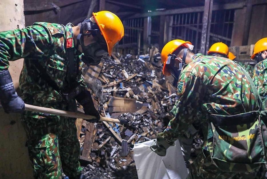 Ai phai tra chi phi tay doc hien truong vu chay Rang Dong? hinh anh