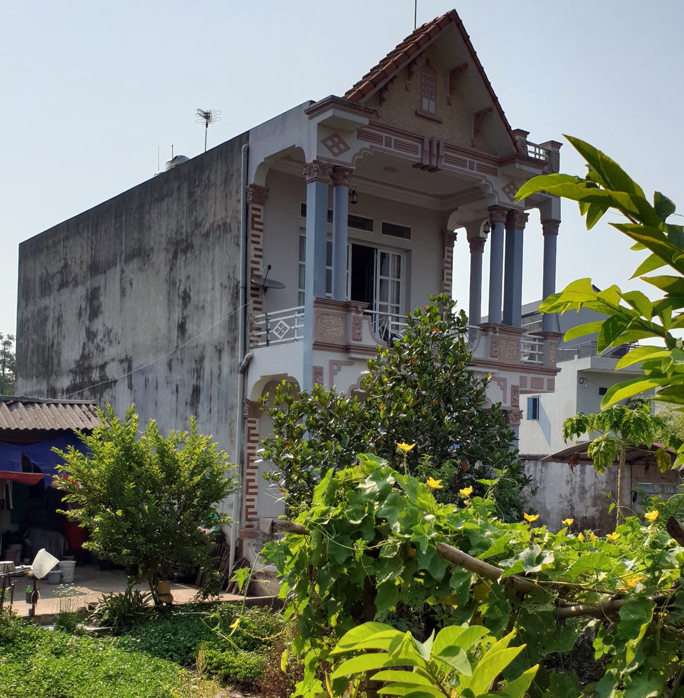 Anh trai tham sat ca nha em gai anh 1