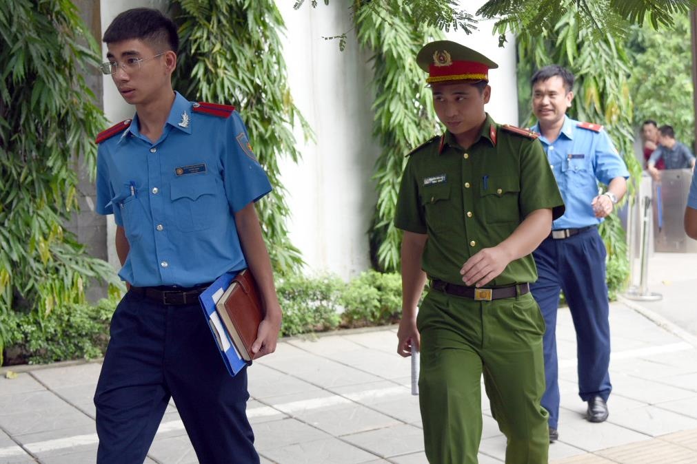 Khoi to giao vien chu nhiem vu nam sinh Gateway tu vong hinh anh