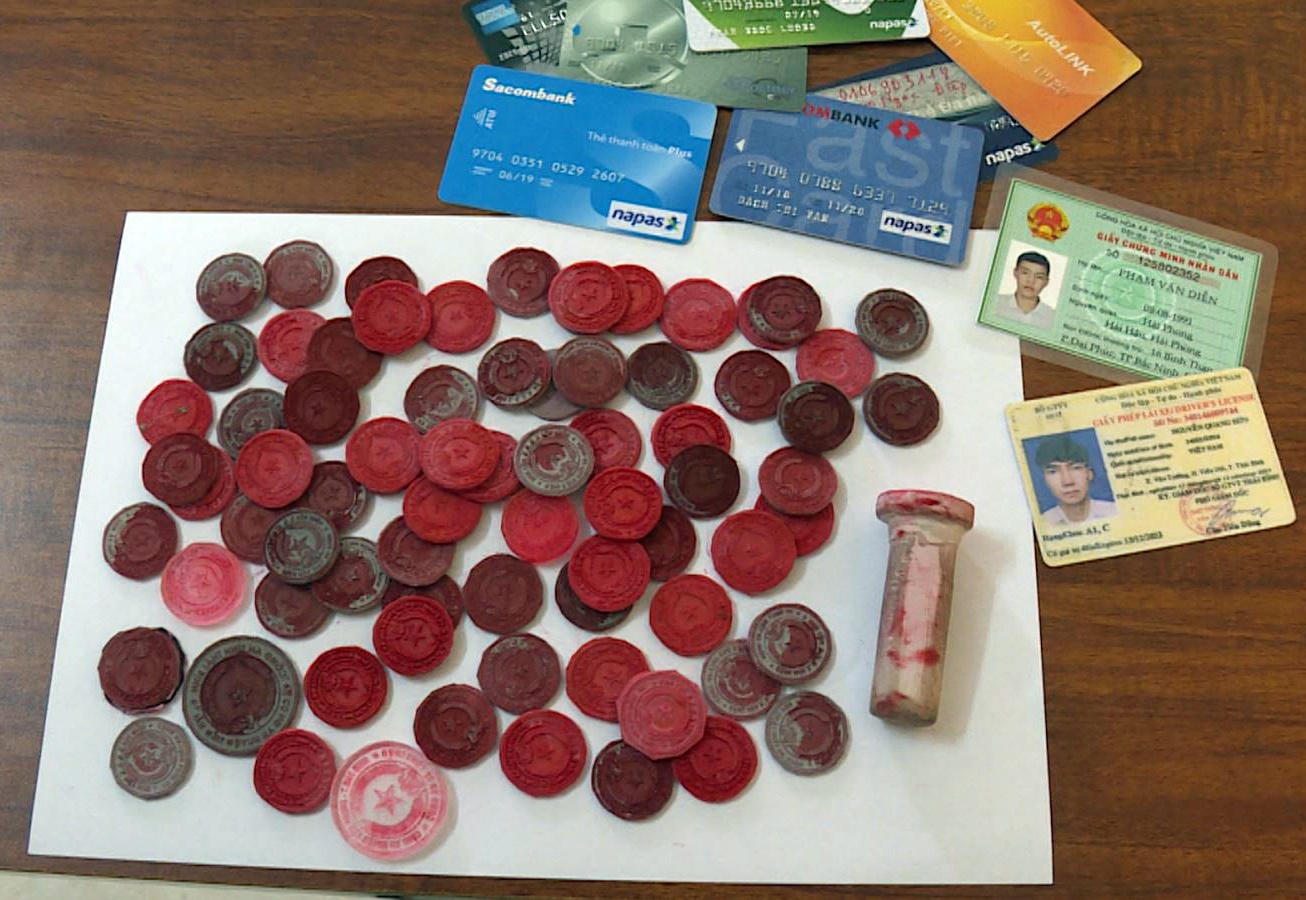 Làm giả chứng minh nhân dân ảnh 2 Lam gia chung minh nhan dan anh 2