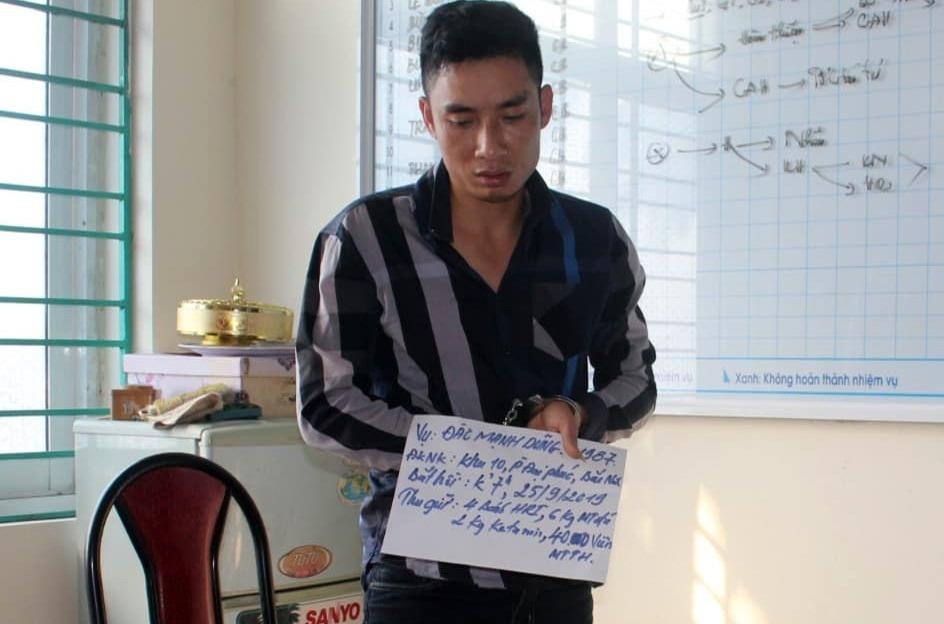 Hang chuc canh sat chan bat 3 oto cua nhom van chuyen ma tuy hinh anh