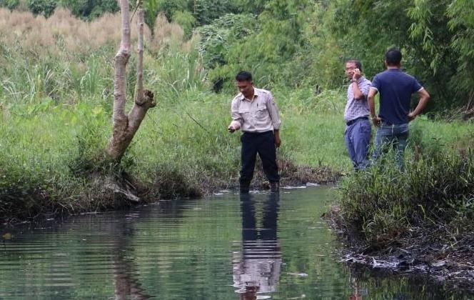 Ai chiu trach nhiem vu dau thai tran vao nguon nuoc sach? hinh anh
