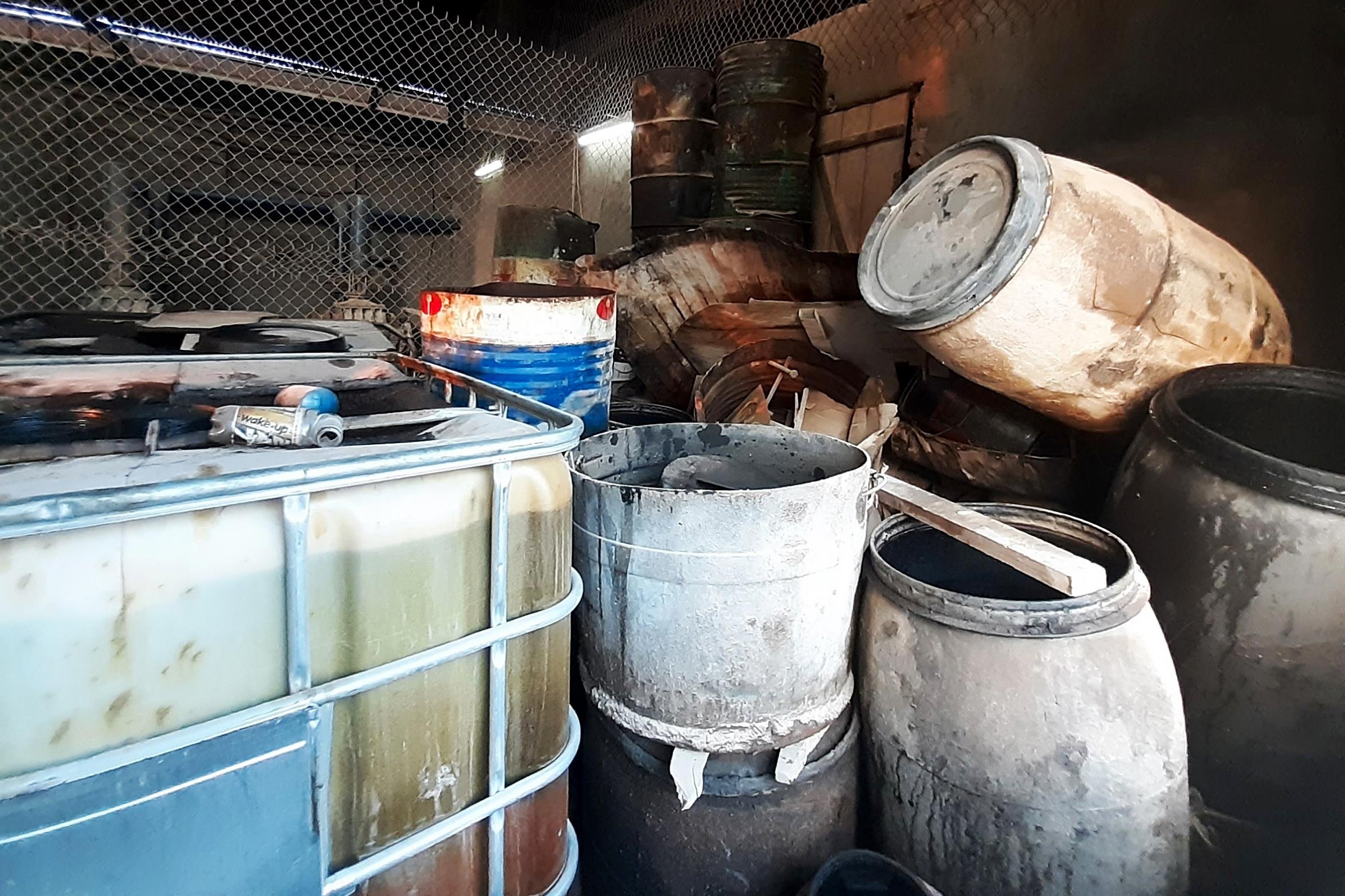 Khoi to 3 nguoi do dau thai gay o nhiem nuoc sach song Da hinh anh