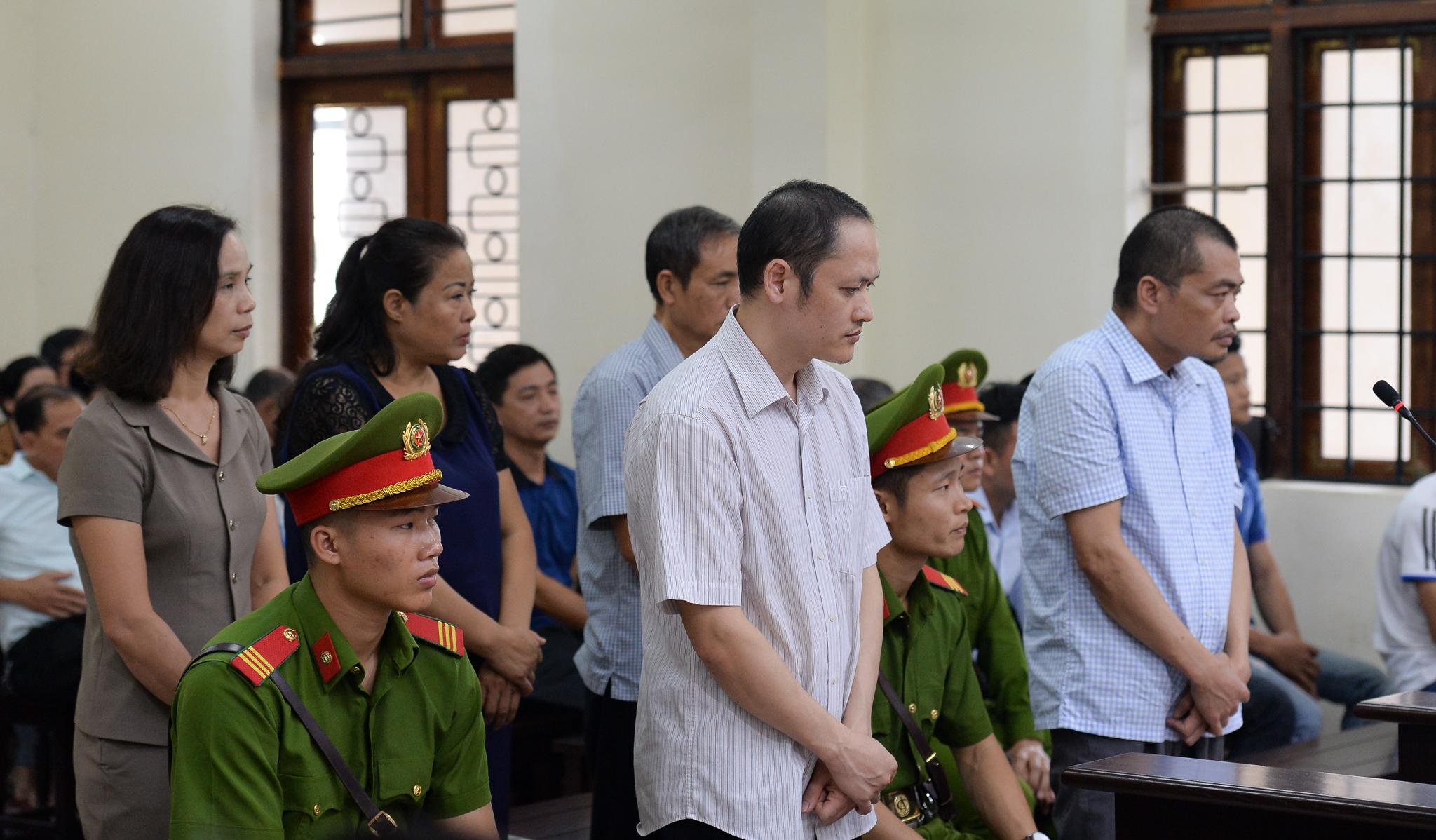 Xem xét xử lý vợ chủ tịch tỉnh Hà Giang ảnh 2 Xem xet xu ly vo chu tich tinh Ha Giang anh 2