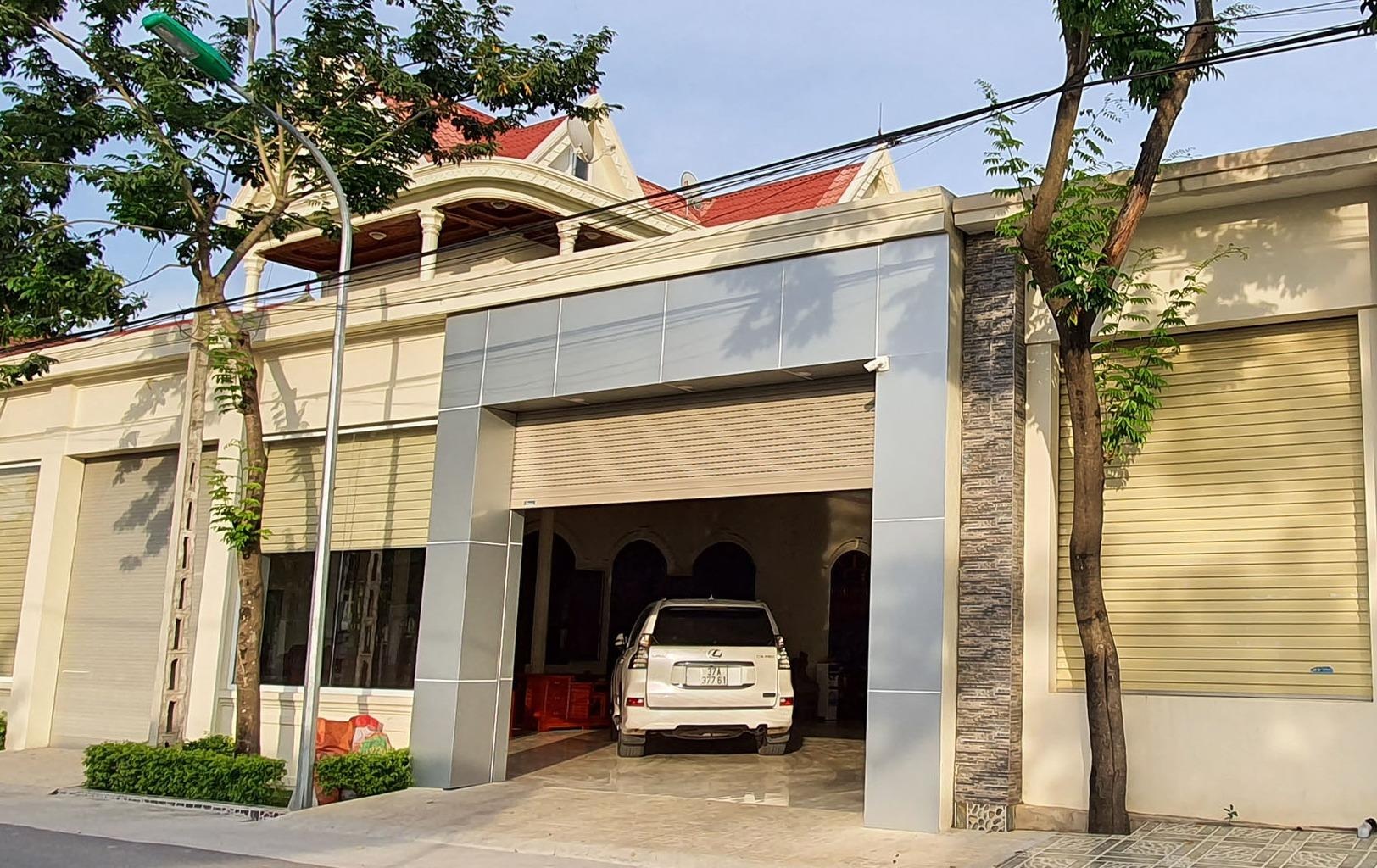 Biet thu, xe sang o xa co 1.500 nguoi xuat khau lao dong hinh anh