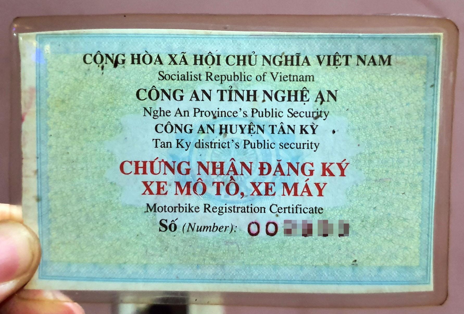 Dang ky xe se lam bang chat lieu nhua, co ma QR? hinh anh