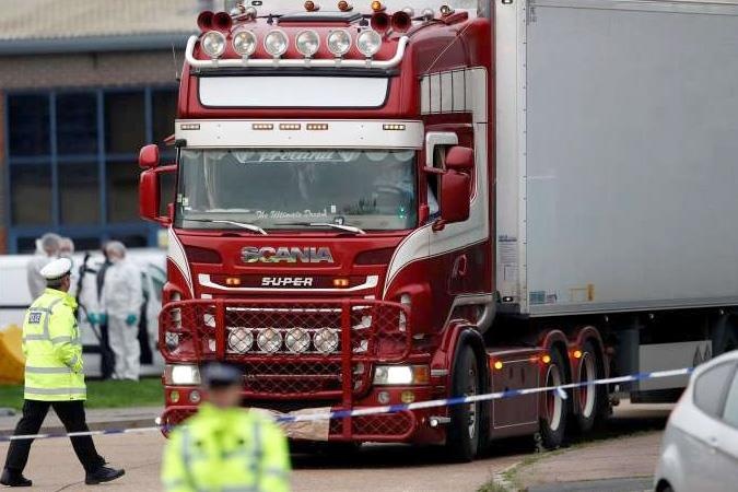 Bo Cong an: 39 thi the trong container o Anh la nguoi Viet hinh anh