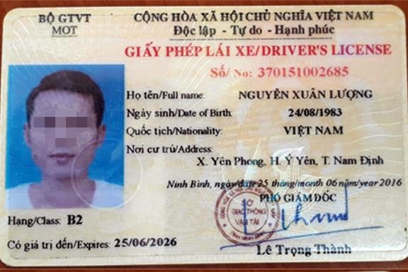 Dung bang lai xe gia co the bi phat 7 nam tu hinh anh